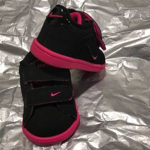 NWOT Baby Nike’s 🎀